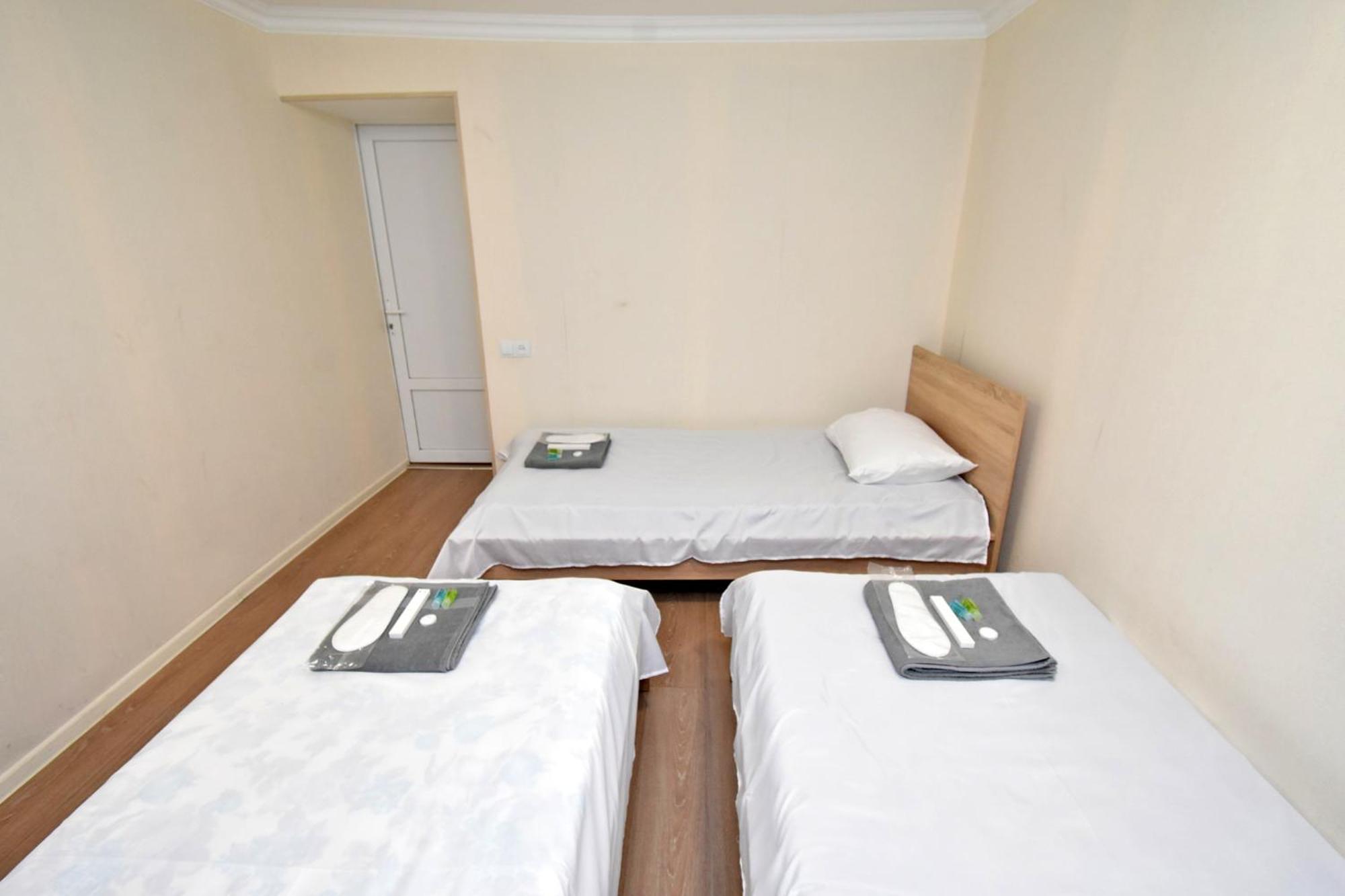 Hotel Aaaa Erivan Exterior foto