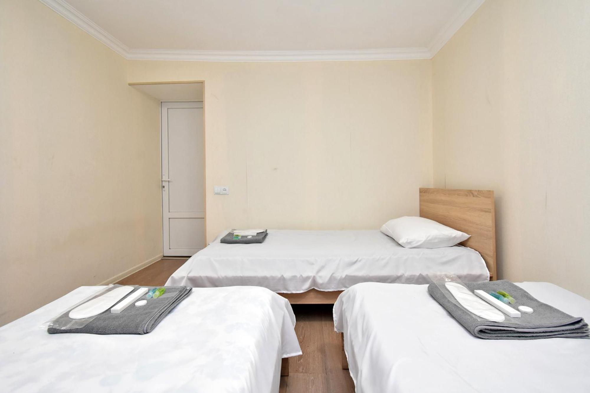 Hotel Aaaa Erivan Exterior foto